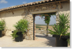 TimeOut maakt gebruik van verschillende locaties in binnen- en buitenland, ver weg van alle hectiek.