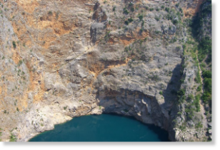 Jouw persoonlijke leiderschapontwikkeling is de kern van TimeOut. Grotere effectiviteit en vervulling zijn het doel. Na een uitgebreid intakegesprek met 2 seniorbegeleiders begint het TimeOut proces met een werkweek lang letterlijk en figuurlijk stil staan bij jouw eigen vragen over je leven en werk; in een aangename omgeving. 